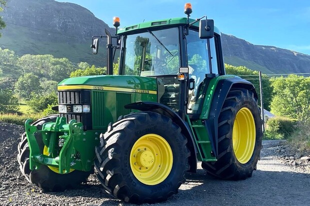 Firma ZF představila dvoumotorový elektrický pohon pro malé traktory