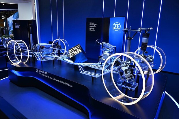 ZF představuje propojený podvozek Chassis 2.0