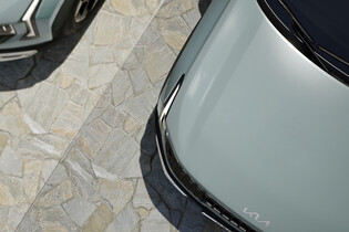 Kia láká na nové SUV Seltos. Ukáže jej za pár dní, ale už máme první ochutnávku