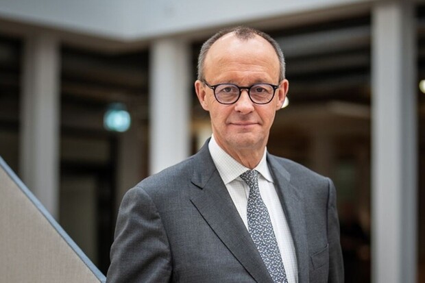 Brusel couvá? Němci informují o tom, že EU přehodnocuje konec spalovacích motorů