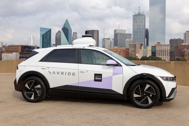 Uber se opírá do autonomních jízd. Robotaxi vysílá do Dallasu