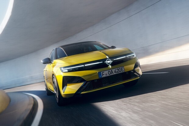 Opel vypouští první snímky a spoustu informací o nové Astře