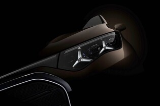 Mercedes začal odhalovat budoucí business class pro osm