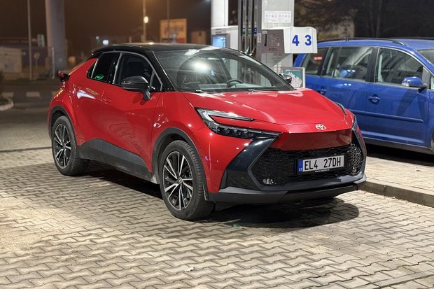 Testujeme plug-in hybridní crossover Toyota C‑HR