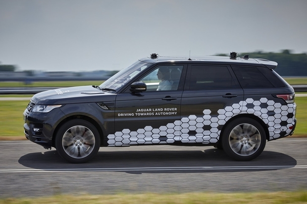 Range Rover Sport už umí jezdit sám po městě. Autonomní řízení je za rohem