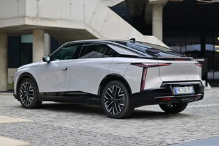 Testujeme francouzský šarm i luxus v podobě vlajkového DS N°8