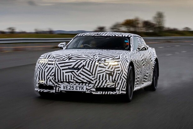 Kontroverzní elektrické GT od Jaguaru nabídne tři elektromotory a obří baterii