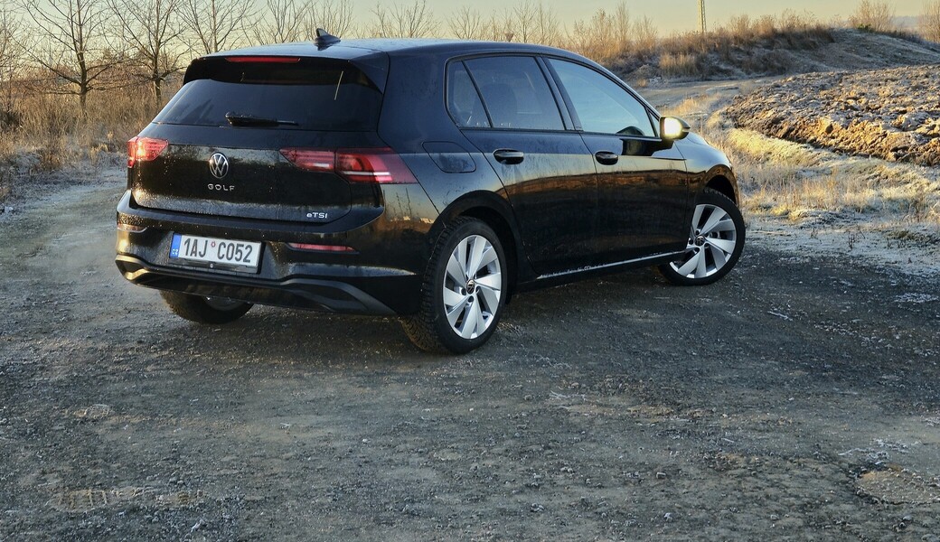 Volkswagen Golf 1.5 eTSI People (2026)