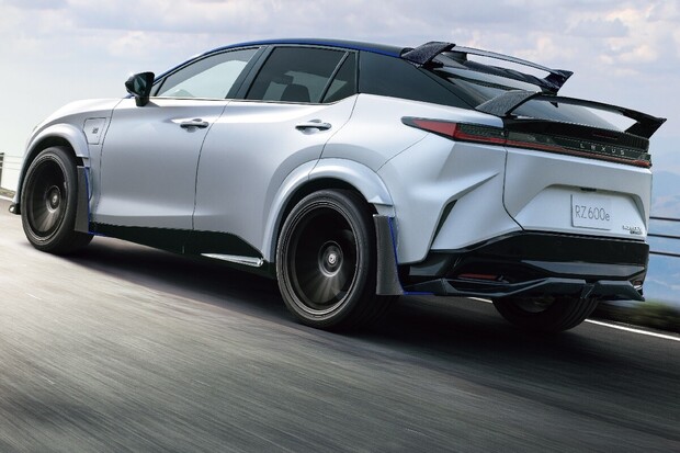 Lexus představil pořádně ostrou verzi modelu RZ. Je tu jen jedno malé ale