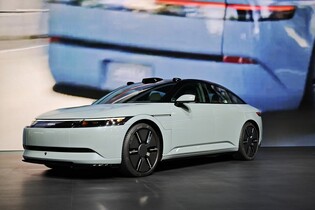 První elektromobily Afeela sjely z výrobní linky. Jako první dorazí do USA