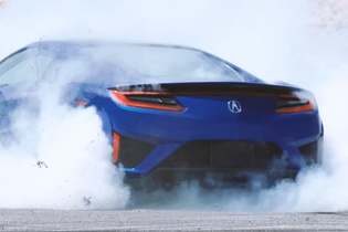 Když holka pálí gumy aneb profesionální závodnice Katherine Legge v Hondě NSX