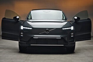 Volvo EX60 naživo: našlapaná švédská zbraň na němce