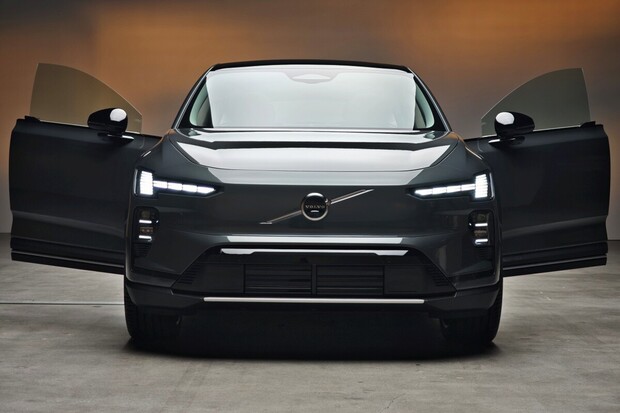 Volvo EX60 naživo: našlapaná švédská zbraň na němce