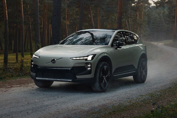 Je nové Volvo EX60 bezpečné? Nekompromisní náraz do sloupu ukázal pravdu