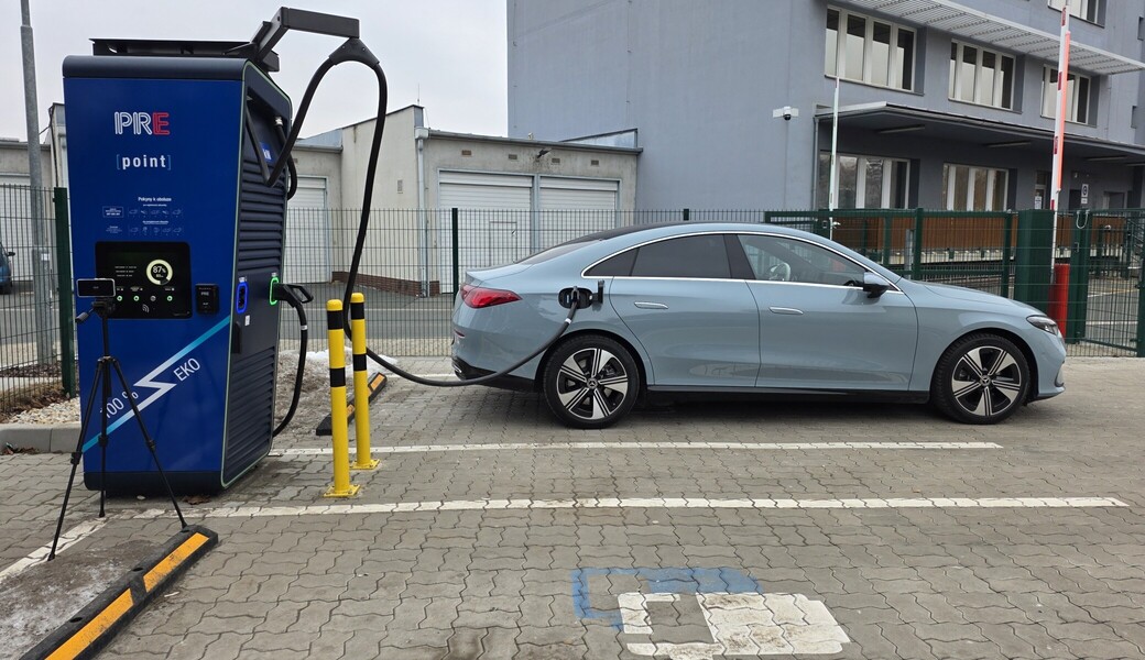 Nová doba začíná. Mercedes CLA v mrazu překvapil nabíjením 350 kW