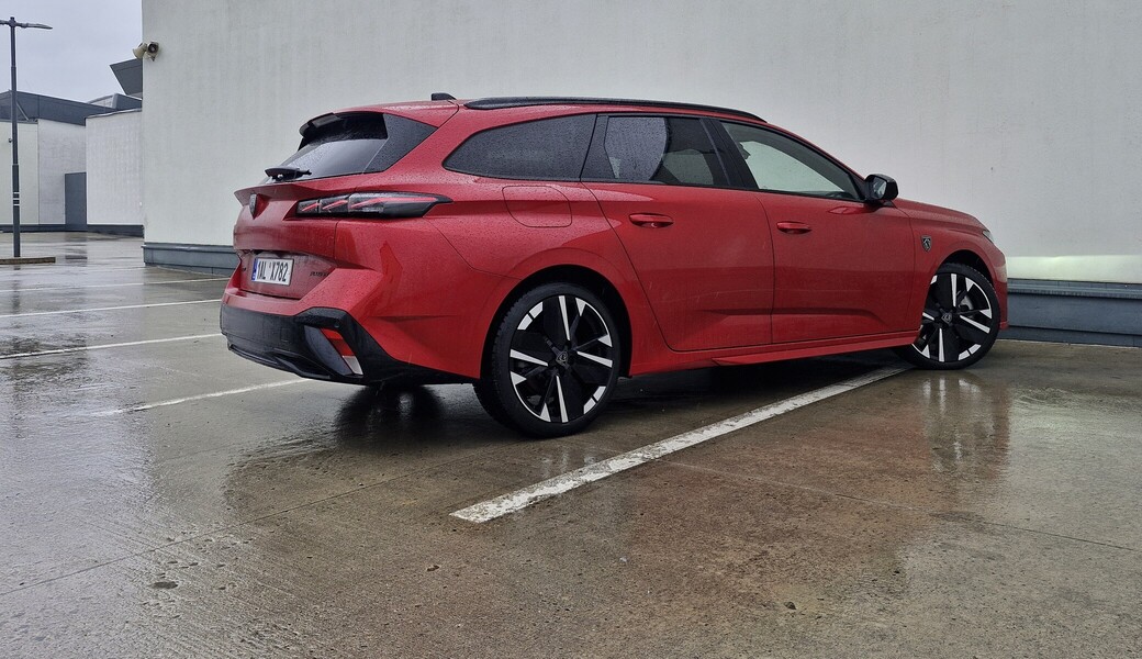 Projeli jsme omlazený Peugeot 308 SW. Ve všem je teď o něco lepší
