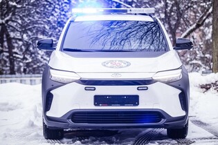 Městská policie v Jihlavě začala jezdit Toyotou bZX4. Jde o nadstandardní specifikaci