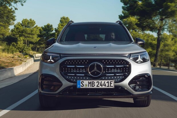 Mercedes-Benz představil základní verzi elektrického modelu GLB. Už je v prodeji 