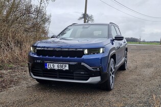 Jeep uvedl na český trh nový Compass. Rovnou jsme ho projeli