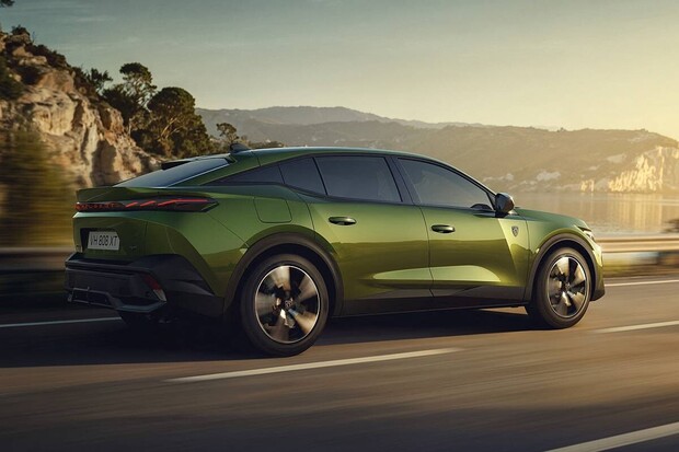 Peugeot 408 dostal české ceny. Příjemně překvapily