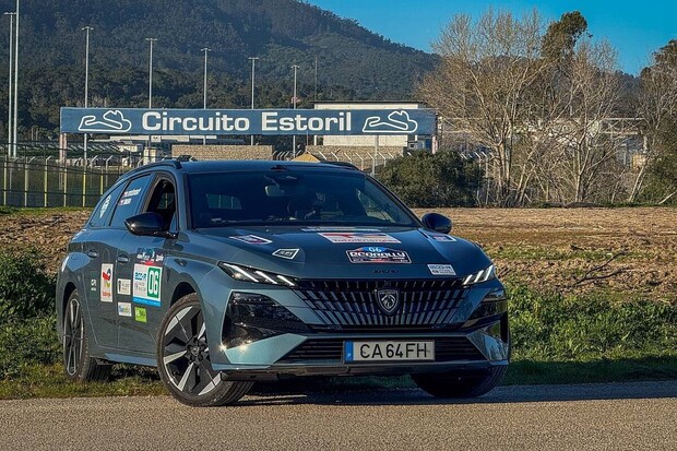 Komplikovaná cesta, cenný výsledek. Peugeot TotalEnergies bodoval v Portugalsku