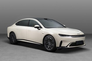 Smart odhalil plug-in hybridní model #6 EHS. Má 320 kW a časem přijde i verze Brabus