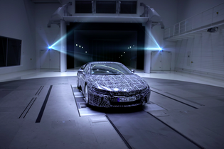 i8 nebude Spyder, ale Roadster. BMW už nás navnazuje prvním videem