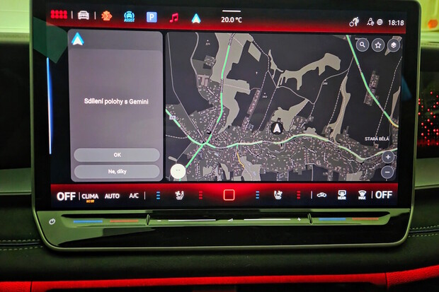 Android Auto díky Gemini konečně rozumí a mluví česky!