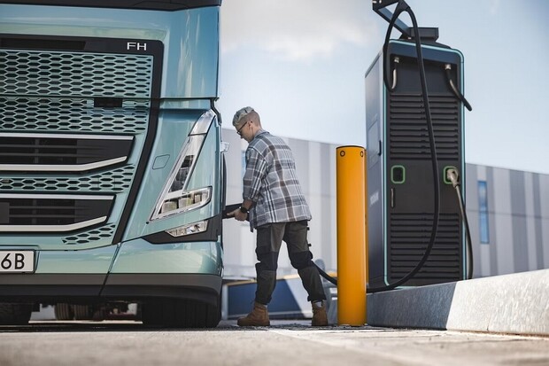 MCS a integrovaný elektromotor. Volvo Trucks výrazně vylepšilo elektrické kamiony