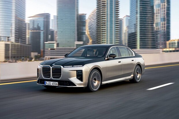 BMW i7 facelift. Více muziky za stejně peněz