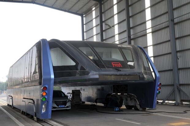 Autobus budoucnosti byl skvělý nápad, ale jen jak ukrást desítky miliard