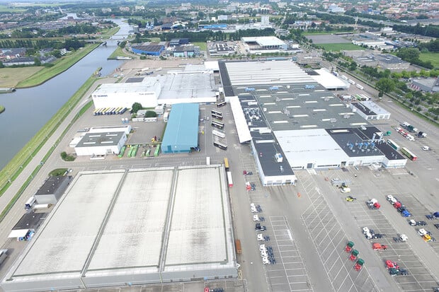 Střechu továrny Scania pokryje přes 20 tisíc solárních panelů
