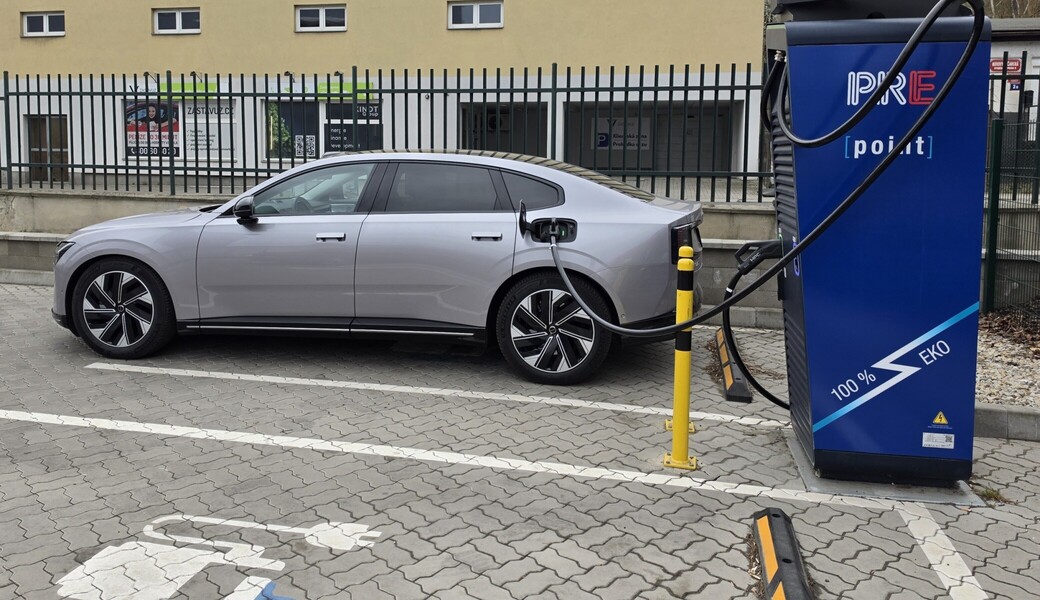 Volvo ES90 překonalo maximum, křivka ale rychle padá