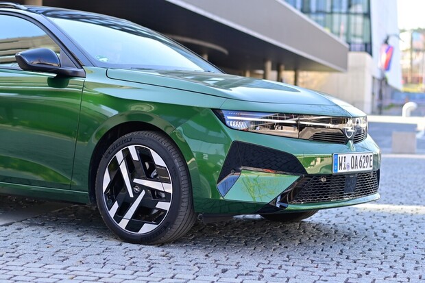 S novou elektrickou Astrou poprvé na českých silnicích