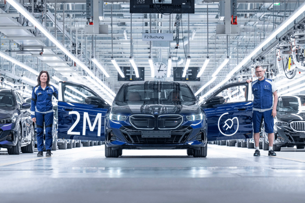 BMW Group slaví jubileum. Vyrobila svůj dvoumiliontý čistě elektrický vůz