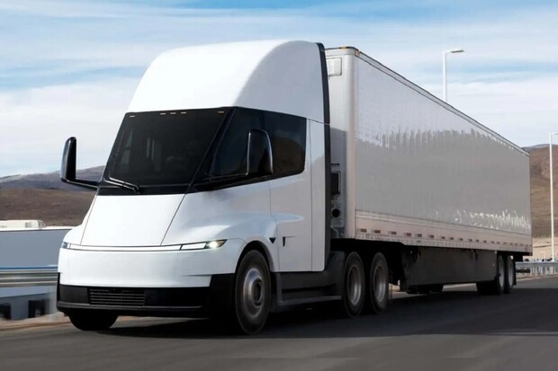 Tesla konečně spustila sériovou výrobu modelu Semi. Trvalo jí to devět let