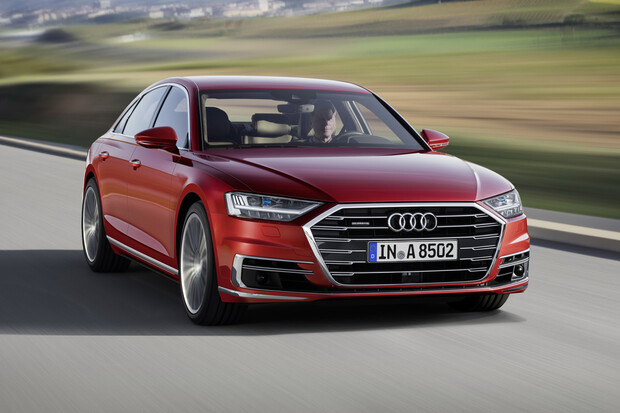Začíná se prodávat Audi A8. Známe ceny vlajkové lodi se 40 asistenčními systémy