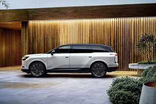 Lexus představil šestimístný elektromobil. Koupíme si ho napřesrok