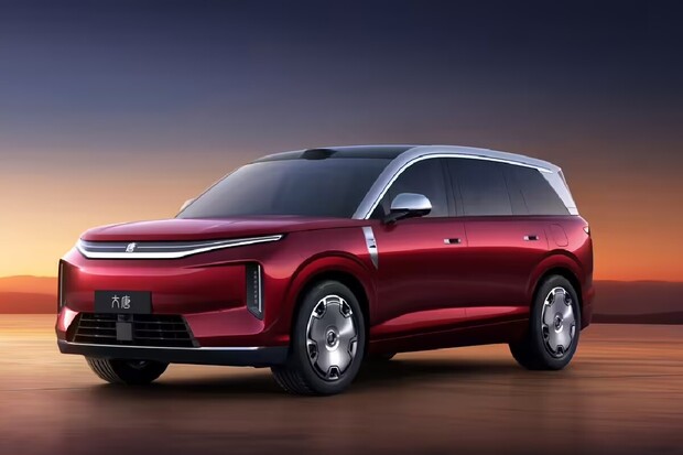 BYD odkládá uvedení své vlajkové lodi. Může za to enormní poptávka