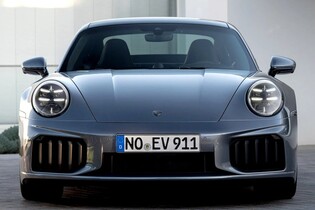 Porsche vyčkává. Ikonická 911 zůstane ještě dlouho bez plně elektrické verze