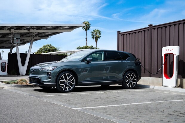 Volvo přidá do své aplikace Tesla Superchargery
