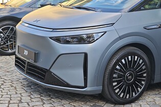 Do Česka míří obří Xpeng pro sedm osob. Majitele zahrne luxusem