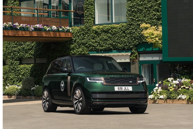 Elektrický Range Rover se již brzy ukáže naživo. Chybět nebude horko a řev