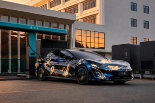 BYD ukázalo novou vlajkovou loď. Elektrický sedan slibuje přes 1 000 km dojezdu