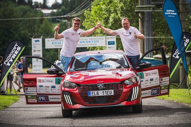 Tým Peugeot TotalEnergies veze z Beskyd body za cenné druhé místo