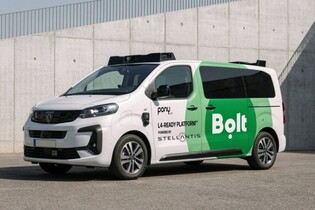 Kdo sedí za volantem? Nikdo! Tři giganti spouští v Evropě revoluci v řízení