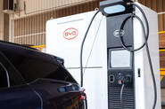 BYD rozjíždí evropskou ofenzivu. V Německu spustil první 1,5MW nabíječku