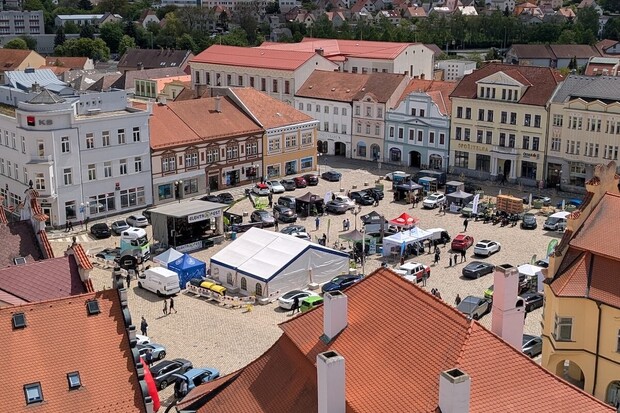 Čínské elektromobily poprvé v plné síle a spousta přednášek i zábavy