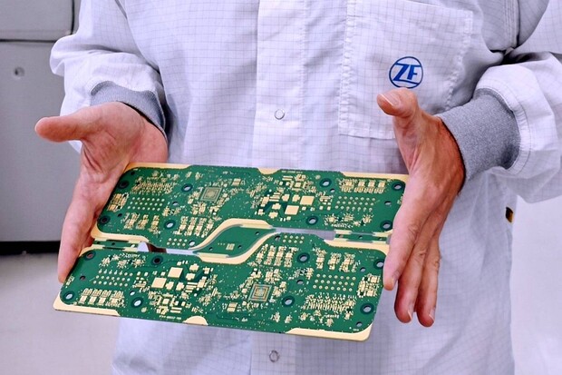 Nejmodernější 800V výkonová elektronika ZF pro celý svět se vyrábí u nás
