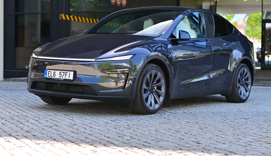 Tesla Model Y Premium se 7 sedadly